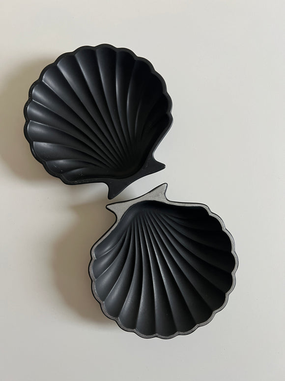 Seashell Dish - Black - Razzo Studio