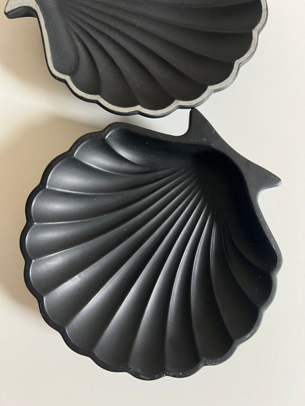 Seashell Dish - Black - Razzo Studio