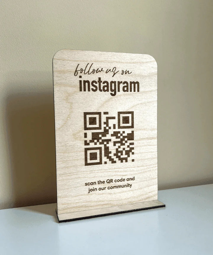 Single QR code social media sign – Razzo Studio