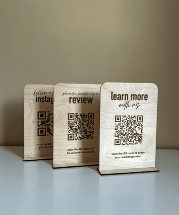 Single QR code social media sign – Razzo Studio